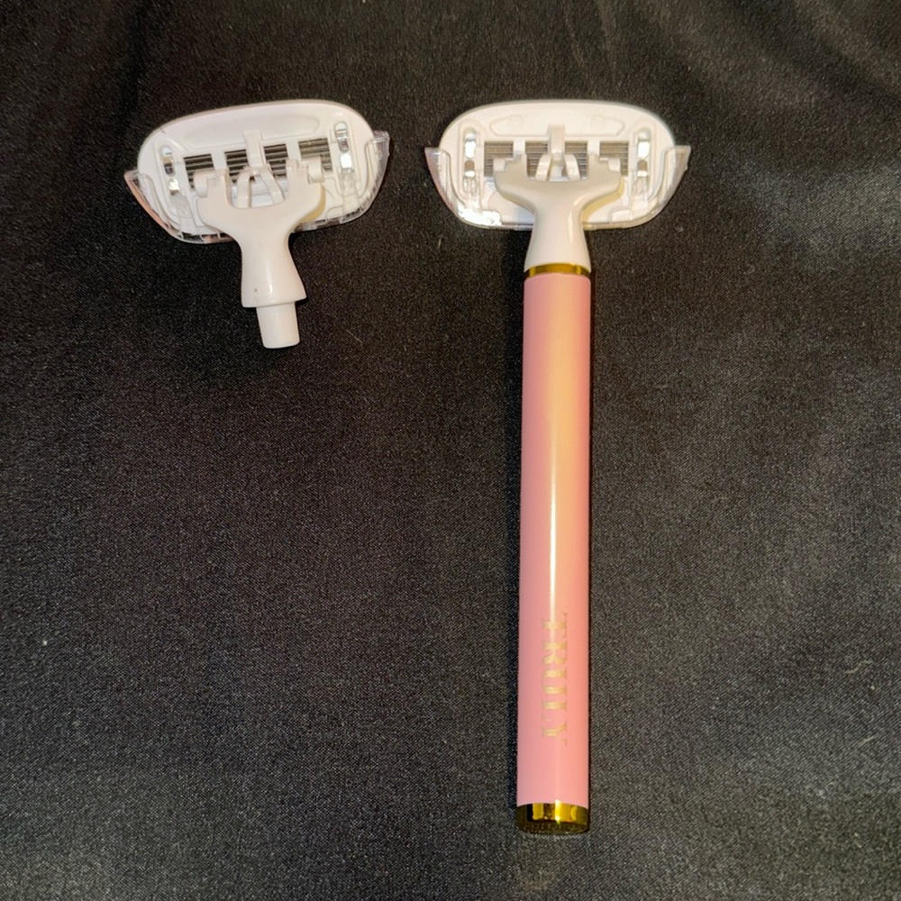 COPY - BRAND NEW TRULY BEAUTY razor starter kit